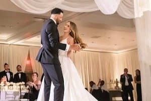 我呢？？瑞秋分享和罗伯森的结婚照：90天的小甜蜜