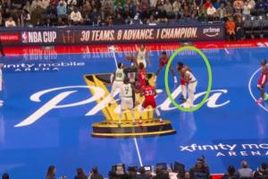 膝盖有大问题？乌布雷与2米13大个跳球 恩比德低头与小白聊天