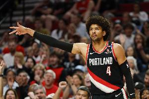 开拓者官方：塞布尔左手拇指尺侧副韧带撕裂 4-6周内重新评估