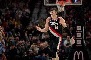 进攻不灵但超能抢！克林根上半场5中0没有得分 疯抢11板&5进攻板