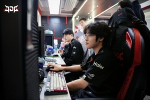 圈内人：JDG想在中单辅助上下功夫 资金一直都不是问题 积分才是