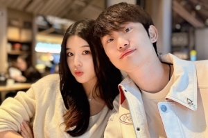 糖小幽晒与Doinb打卡春熙路：差点变成小金粉丝见面会