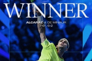 阿尔卡拉斯2-0击败德米纳尔，取得ATP总决赛小组赛开门红