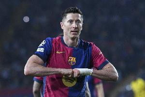 上演帽子戏法助巴萨取胜！马卡：重返首发的莱万是本场绝对主角