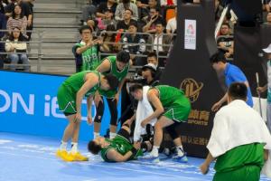 伤病退散！赵继伟大腿拉伤半场仅出战7分钟！2中0仅得到1板1助