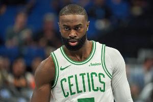 独撑场面！杰伦·布朗18中8得24分6板5助 第三节独得14分徒劳