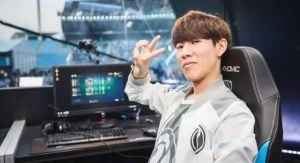 程璐？！！韩网粉丝爆料：LPL上单选手 疑似休息