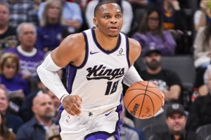 难顶！威少半场6投3中&三分2中0得6分1板2助 正负值-25