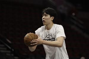 杨瀚森G联盟首秀 首节6中2拿4分3板 有2次失误 正负值-15