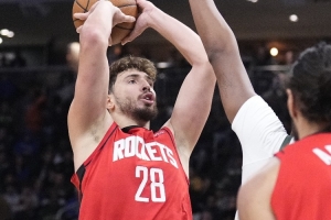 我什么火龙？申京本赛季场均23分10.3板7.4助&三分命中率45%