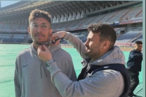 亲自上手！瓦科社媒晒照，他为克雷桑剪胡子