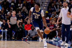 奎因单节送出7次助攻 NBA历史中锋第3人&比肩约基奇和萨博尼斯