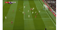 萨拉赫精彩突破传中，可惜科尔凯兹包抄踢高了