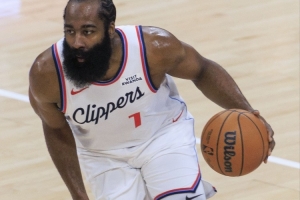 黄蜂主帅：你无法依靠单人限制哈登 哈登今天打得非常出色