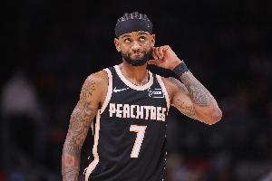 给年轻人上课！亚历山大·沃克关键切球断掉克尼佩尔上篮