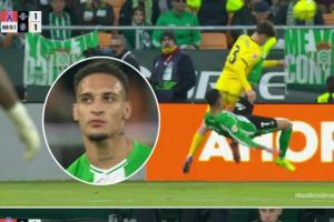 爆头！安东尼倒勾动作正中对手头部，第90分钟被直红罚下