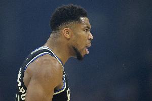 字母哥本赛季在场时雄鹿进攻效率125.2 不在场时仅105.6