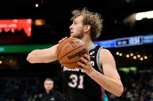 投射真不错！兰代尔半场替补13分钟砍下13分3板 三分4中3