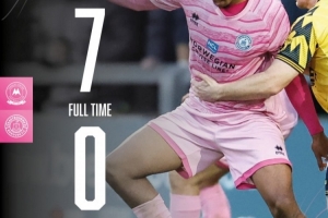 真退钱了！球迷远征900公里目睹球队0-7惨败，球员自掏腰包补偿