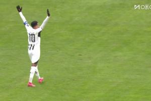 林皇白庆祝了！首尔外援禁区内无人防守打飞，林加德捂脸不敢相信