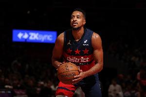 12中10太准啦！麦科勒姆飚进本场第10记三分 追平本赛季联盟纪录