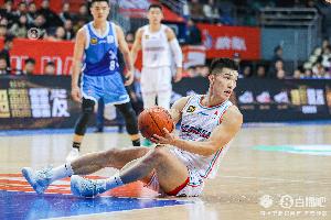 鲁媒：山东队参加体测球员全部通过 郭凯许梦君陈林坚等明年免测