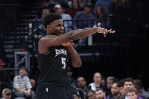 大举反击！爱德华兹三分命中 森林狼轰出16-3扳平比分