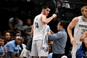 埃迪在场时 灰熊百回合净胜25.1分&防守效率94.3 两项均为联盟第1