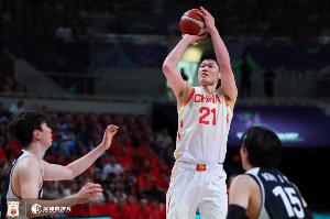 还是你稳！胡金秋半场4中4高效拿下8分1篮板