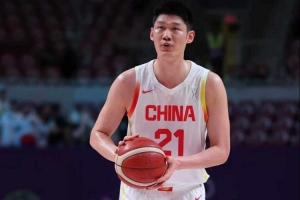 尽力了！胡金秋替补出战 全场4投4中得到10分3篮板