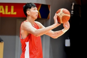 媒体人：周琦的低位有威胁 应为他准备多套打法 教练组一定得调整