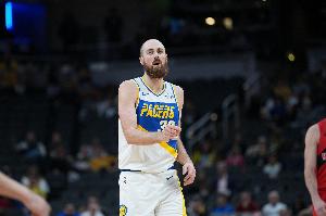 一人打一队！赫夫开场5中5&三分4中4独得14分帮助步行者14-9领先