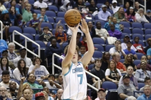 黄蜂主帅：克尼佩尔的出手选择很合理 他为其他队友创造了空间