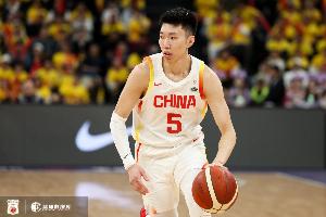 苦苦支撑！廖三宁半场5中4拿到8分3助 两项数据均为全队最高