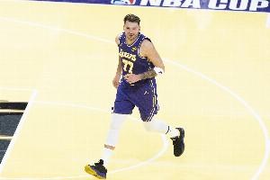 东契奇湖人生涯已4次单节20+ 与詹眉鲨库并列队史第二&仅次科比