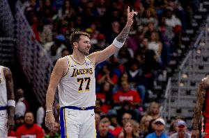 东契奇单节20+次数超越詹姆斯独占历史第六！3场内2次单节20+