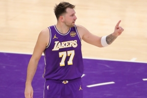 一人打一队！东契奇首节得分+助攻得分共29分 鹈鹕全队27分