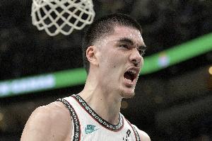 超级巨兽！埃迪无限惩罚国王小阵容 20中16爆砍新高32分+17板5帽