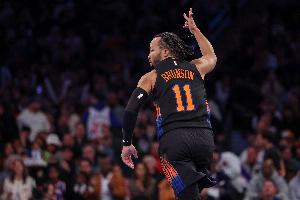 艾弗森的影响！布伦森：小时候把妈妈的袜子剪掉当做护臂模仿AI