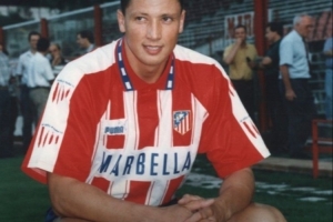 阿斯：59岁马竞旧将佩内夫因患肾癌住院，目前病情危重