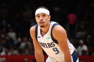 内姆哈德单场得到至少25分10助攻且0失误 NBA历史新秀第三人