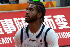 犯规依旧多！克里斯半场4次犯规 7中4拿到10分1板1助