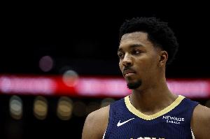 拼尽全力！墨菲21中11空砍33分15板 三分8中4