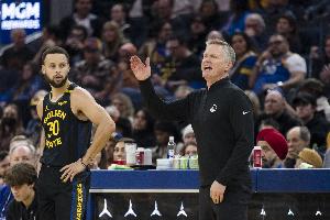 科尔：库里连续出战的可能性本就不大 让他留在家训练是最好选择