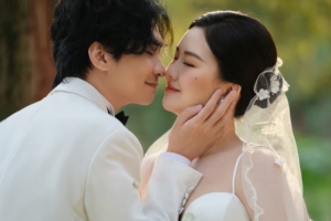 粉丝热议小明剑魔晒出结婚照：那她爱的是你，还是你的米呢？