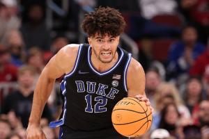 状元热门！布泽尔儿子轰29分6板拿下卫冕冠军 蓝魔豪取开季9连胜