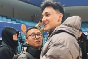 旧友重逢就该用最熟悉的方式打招呼！场上见！