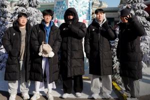 HLE俱乐部2026五人首发阵容旅游/团建合照：野辅身材很是壮实