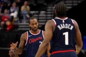 队记：快船目前的阵容没任何希望 想法交易哈登&莱昂纳德或有出路