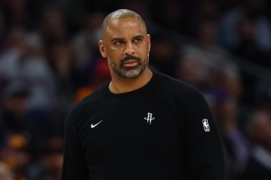 媒体人：火箭最近的阵地开发又回到老路子上 乌度卡得想点办法